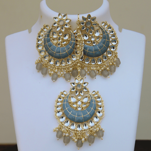 Pink meenakari chand bali kundan and pearls necklace set with maang tikka and earrings. - Grey