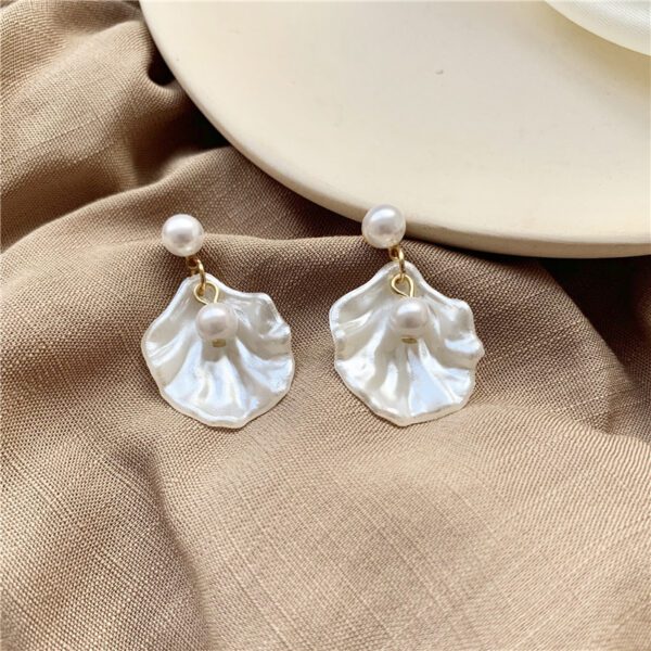 Pearl shell earrings