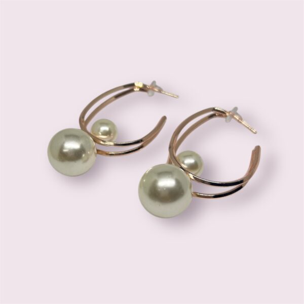 Winter trends pearl hoops earrings