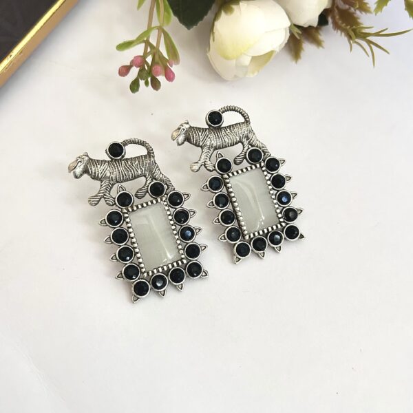 square monalisa stone studs earrings