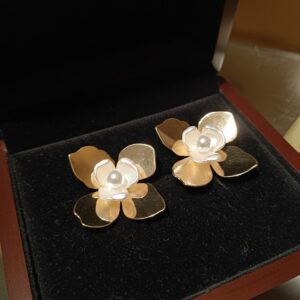 Anti tarnish floral stud earrings for women – Elegant Everyday Wear
